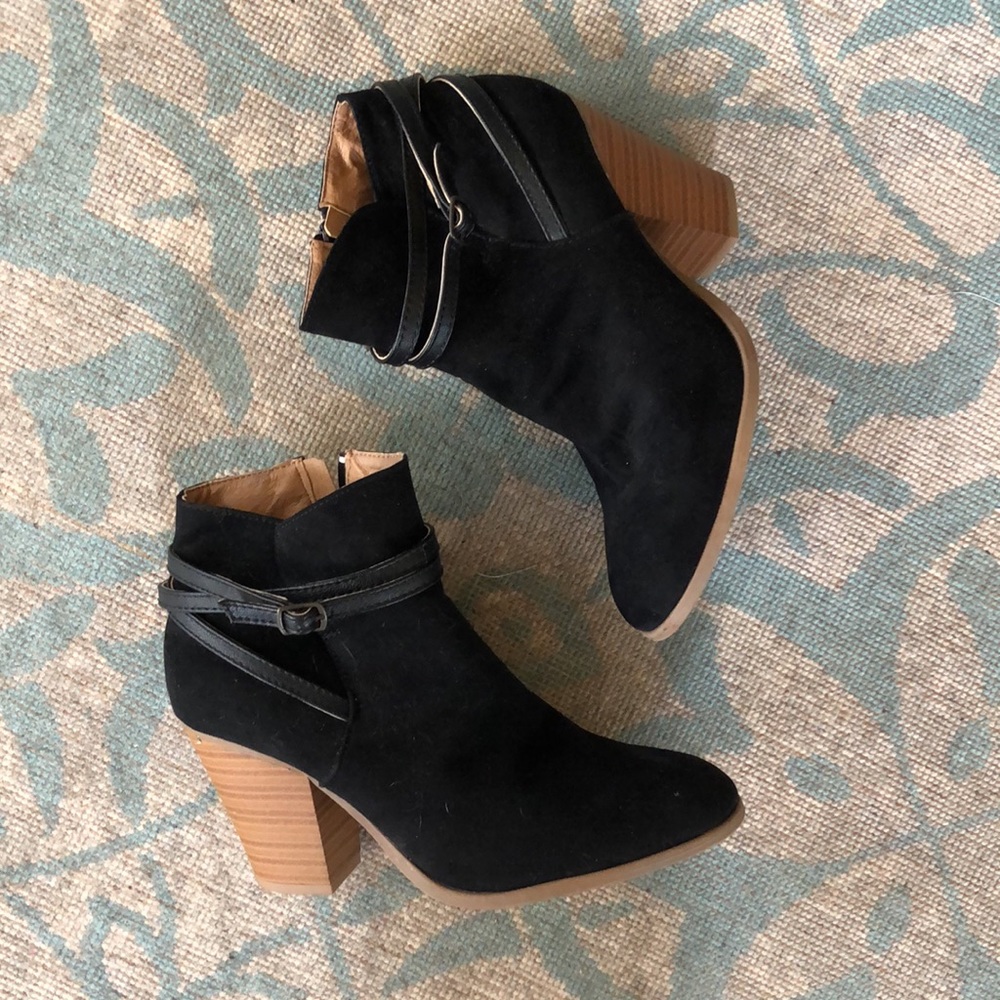 Black strappy booties, women’s 9.5